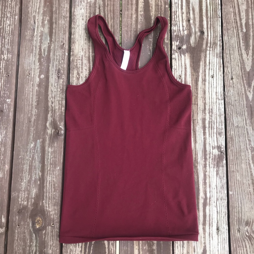 Lululemon top in red